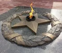 Бронзовый венок со звездой вечного огня в Самаре (518550)