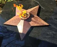 Звезда из красного гранита (518204) монтаж комплект горелка ГВД 379 10 89 00 ПС вечный огонь ø 1000 мм. монолит - массив  в Самаре